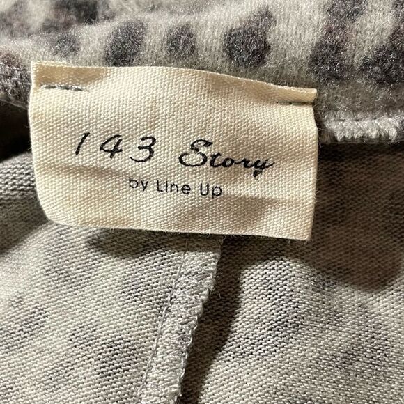 143 Story by Line Up Animal Print Sweater Size Large - Picture 3 of 8